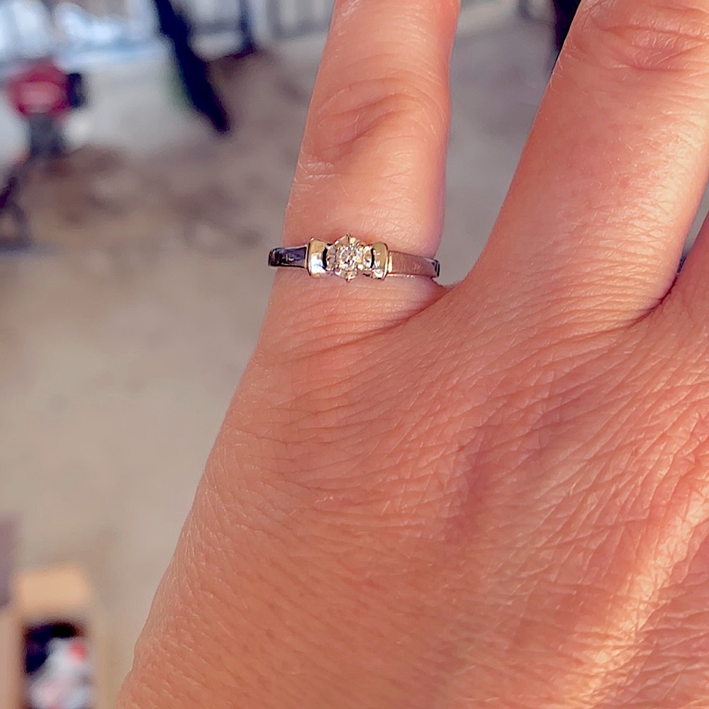 Single diamond ring ZALES ring